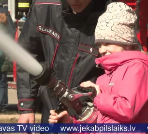 Skolēniem Ēnu dienā iespēja iepazīt operatīvo dienestu darbu