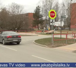 Tauta ziņo: Draudzības alejas un Viestura ielas krustojumā uzlikta “Stop” zīme