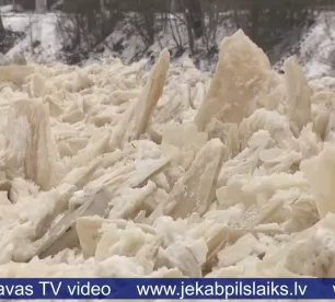 Pļaviņās izveidojies liels ledus sablīvējums