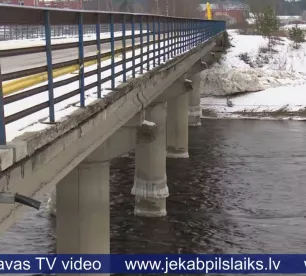 Sakas salas iedzīvotāji uztraucas par Sakas tiltu un dambi