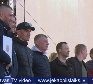 Svinīgā pasākumā godina Jēkabpils varoņus