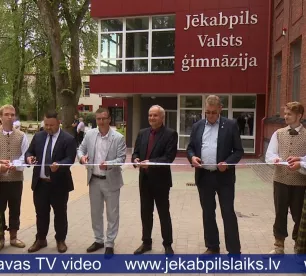 Atklāj pārbūvēto Jēkabpils Valsts ģimnāziju 