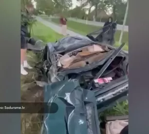 Līvānos jaunieši ar “BMW” cieš smagā avārijā