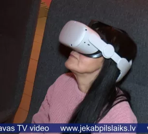 Krustpils pilī noritējusi zvaigžņu vērošana ar virtuālās realitātes brillēm