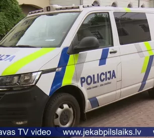 Atlaiž vēl vienu Jēkabpils novada pašvaldības pārstāvi par darba veikšanu alkohola reibumā