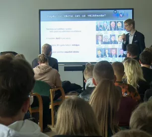 Jēkabpilī norit lekcija “Vai iespējams nozagt vēlēšanas?”