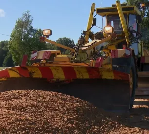 Līvānu novadā labo autoceļu, kas sabojāts mežizstrādes darbu laikā