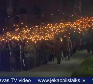 Jēkabpilī Lāčplēša dienā lāpu gājienā dodas vēsturiski lielākais dalībnieku skaits