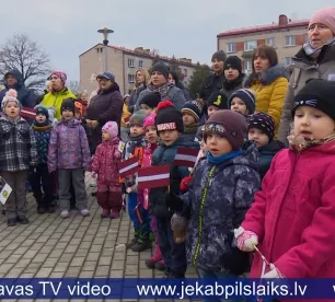 Bērnudārzā “Kāpēcītis” svin Latvijas 105.dzimšanas dienu