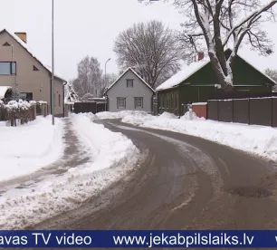 Privātīpašniekiem jātīra sniegs, bet nav saistošo noteikumu, kas to regulē