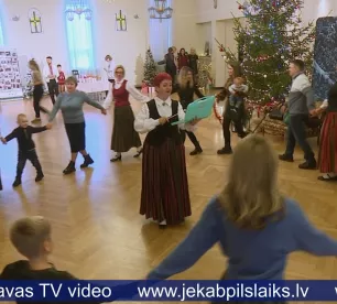 Jēkabpilī Ziemassvētku pasākumā saliedējas ukraiņu un latviešu ģimenes