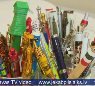 Līvānu skolotāja Sandra Kivleniece kolekcionē pildspalvas un grāmatas ar pievienoto vērtību