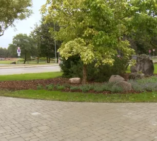 Jēkabpils reģionālās slimnīcas vēsturisko akmeni pārcels redzamākā vietā