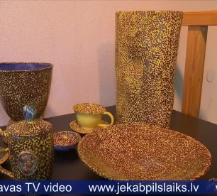 Līvānos var apskatīt keramiķes Kristīnes Nicmanes darbu izstādi “Jašas podi”