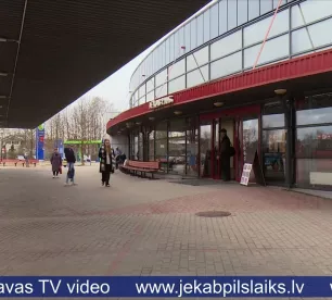 Stājušās spēkā autobusu un vilcienu jaunās biļešu cenas