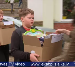 Jēkabpils novada skolas ziedo Drosmes kastes Ukrainas bērniem