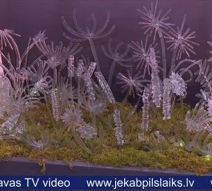 Līvānos atklāj biedrības “Ūdenszīmes” stikla darbu izstādi