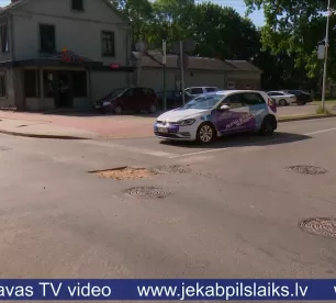 “Iesēdies” Andreja Pormaļa ielas asfalts Jēkabpilī