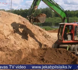 Jēkabpilī divos posmos norakts Daugavas aizsargdambis