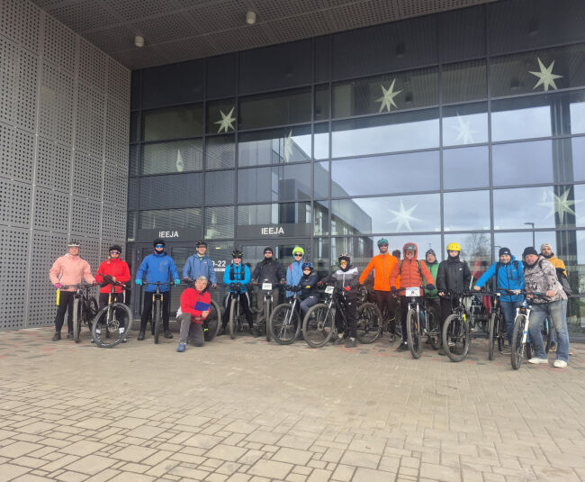 Jēkabpilieši Lieldienu velobraucienā pārvar izaicinājumus