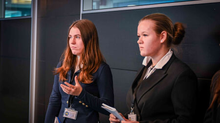 Ģimnāzisti ieņem Eiropas Parlamenta deputātu lomas un diskutē par Eiropas nākotni