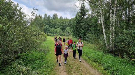 Pēdējā pārgājienā ģimenēm sērijā “Pēdas savā novadā” piedalās 19 dalībnieki