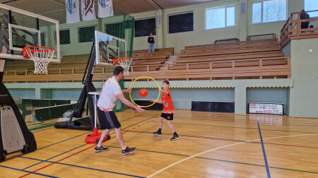 Salā 10 ģimenes pieveic pirmo Sportisko ģimeņu izaicinājumu