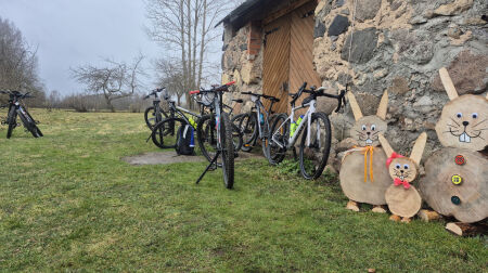 Jēkabpilieši Lieldienu velobraucienā pārvar izaicinājumus