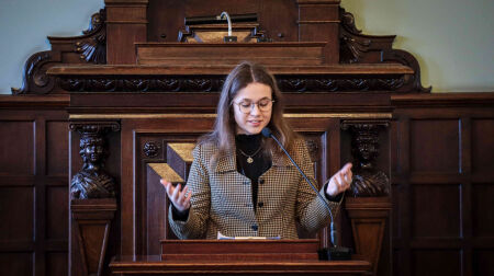 Ģimnāzisti ieņem Eiropas Parlamenta deputātu lomas un diskutē par Eiropas nākotni