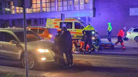 Jēkabpilī uz gājēju pārejas notriekta sieviete un bērns