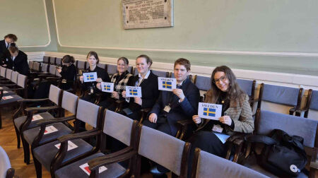 Ģimnāzisti ieņem Eiropas Parlamenta deputātu lomas un diskutē par Eiropas nākotni