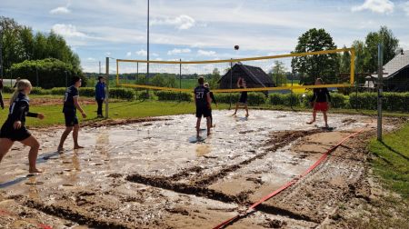 Zīlānos aizvadīti sportiski un azartiski dārza svētki