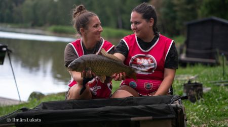 Baļotes ezerā pilnā sparā norisinās Pasaules čempionāts karpu makšķerēšanā  