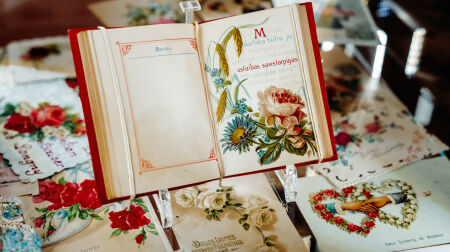 Krustpils pilī uzplaukst vairāk nekā 300 rožu stāsti