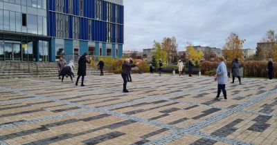 Darba kolektīvos norisinās vingrošanas pauzes