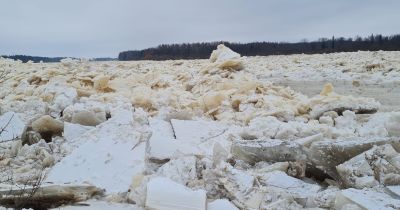 Pļaviņās izveidojies liels ledus sablīvējums