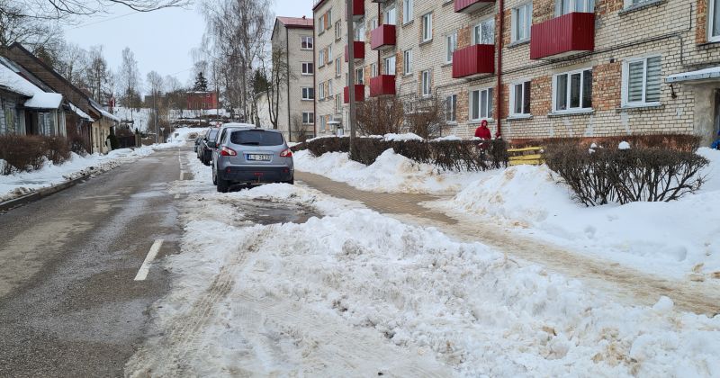 Skaubīša ielas iedzīvotājs sūdzas par nenotīrītu sniegu