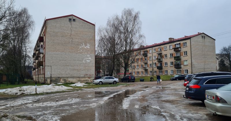 Namu pārvalde atgādina – pagrabu ejas nedrīkst aizšķērsot ar sadzīves mantām