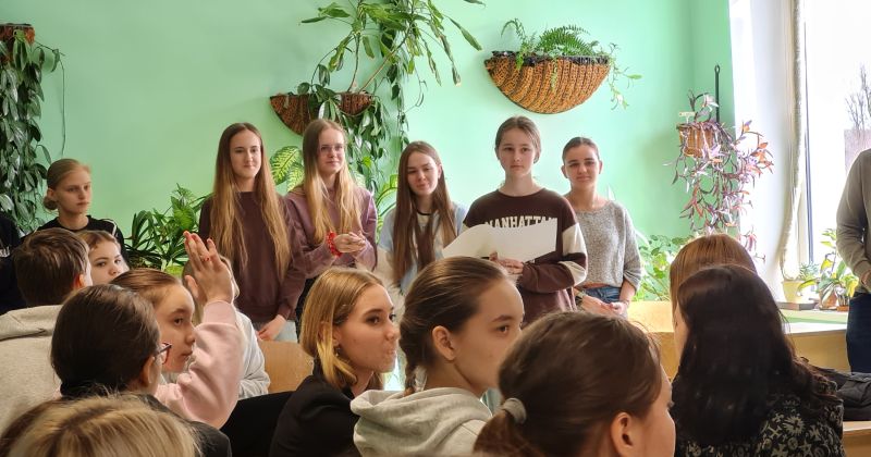 Līvānu jaunieši tiekas ar Eiropas cilvēku Latvijā un veido demokrātijas taku