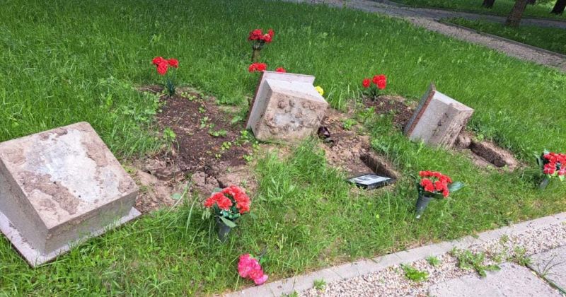 Vandalisms Brāļu kapos Jēkabpilī – policija meklē vainīgos