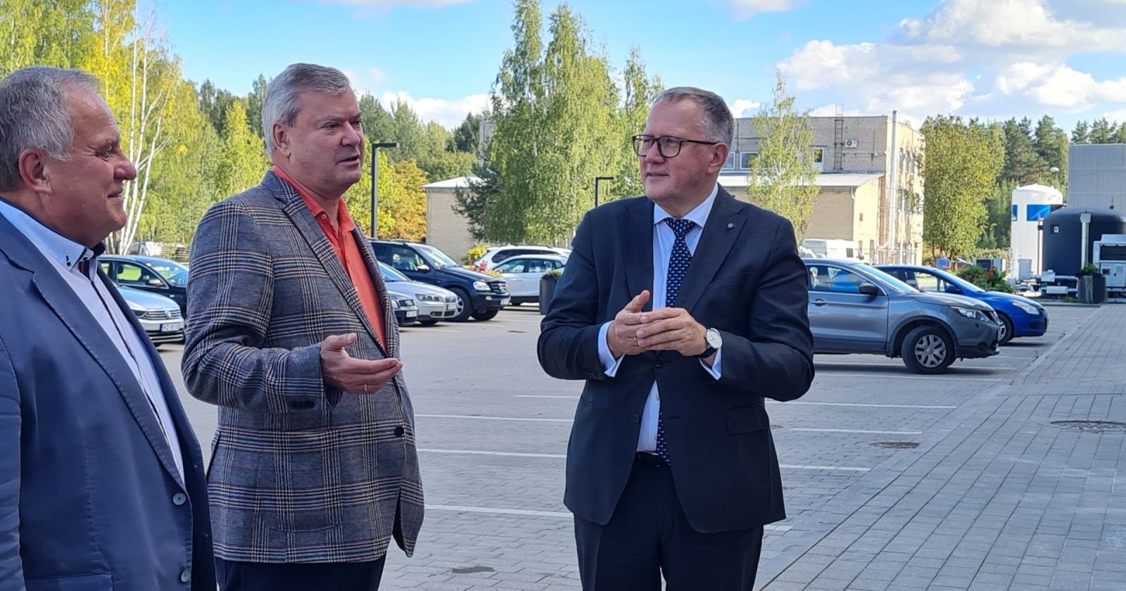 Finanšu ministrs vizītē Līvānos pārrunā eksportētāju atbalsta iespējas