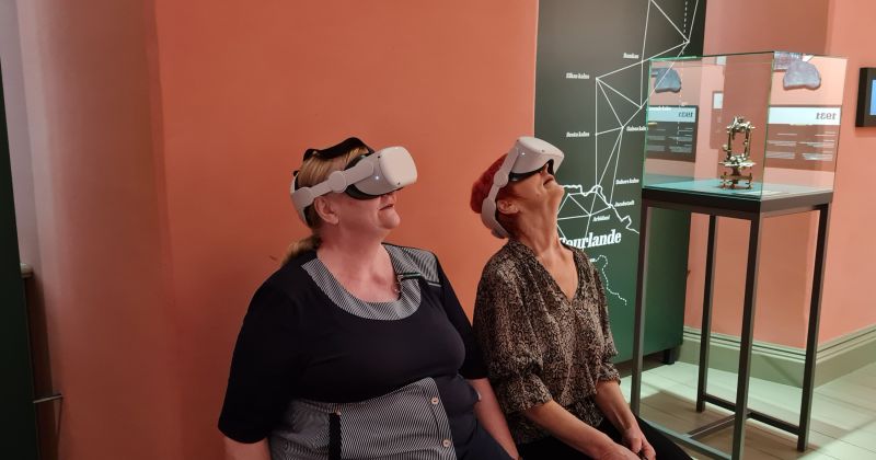 Krustpils pilī noritējusi zvaigžņu vērošana ar virtuālās realitātes brillēm