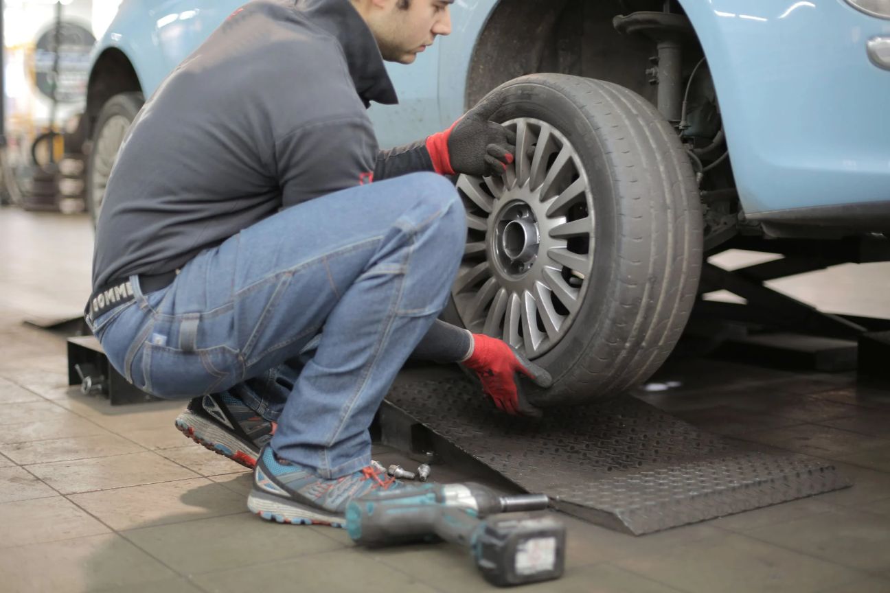 Kur atrast labākos auto rezerves daļu piedāvājumus tiešsaistē?