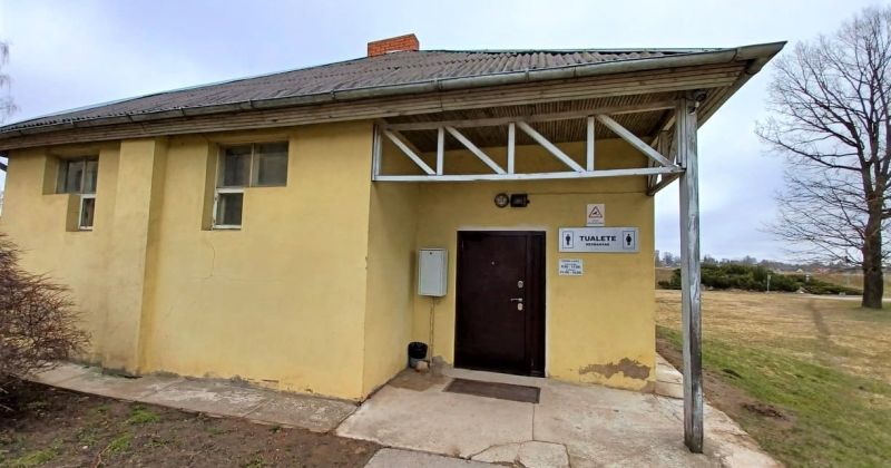 No 28.septembra uz laiku slēgta viena sabiedriskā tualete Jēkabpilī
