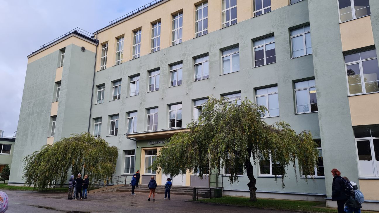 Skolām turpina sūtīt anonīmus draudus, bet fiziska apdraudējuma nav
