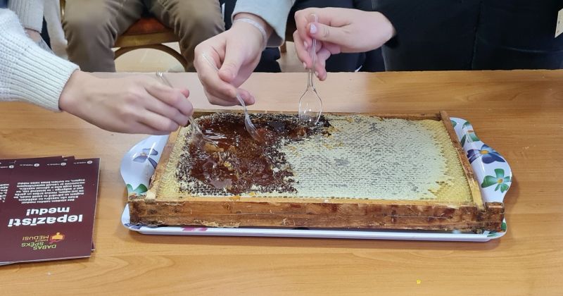 Rudzātu vidusskolā notiek “Eiropas medus brokastis”