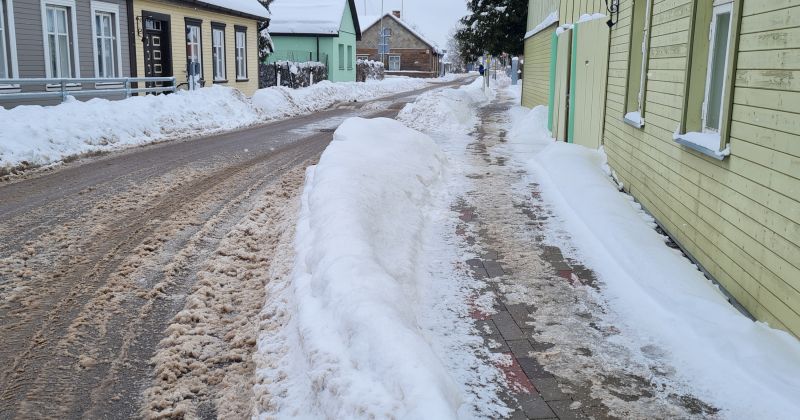 Privātīpašniekiem jātīra sniegs, bet nav saistošo noteikumu, kas to regulē