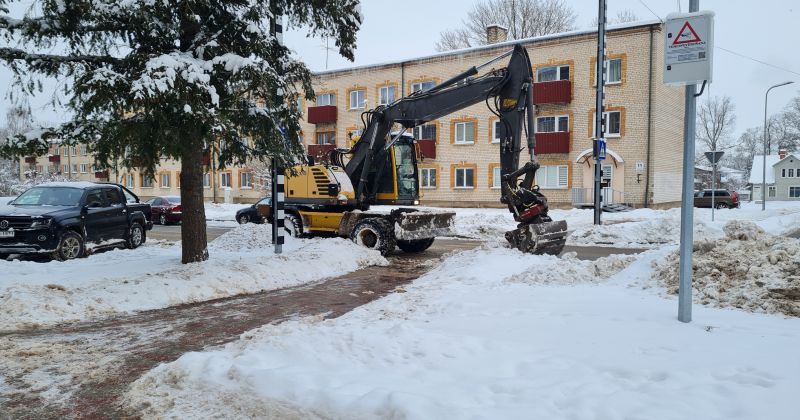 Jēkabpilī no atsevišķām teritorijām sāk izvest sniegu