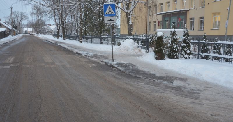 Jēkabpilī turpina izvest sniegu