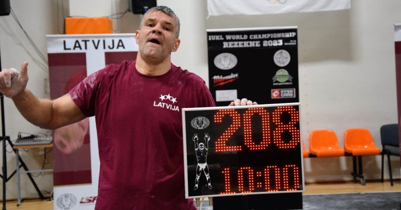 Jāņa Āboliņa Sporta Klubs labo Latvijas rekordus Pasaules čempionātā svarbumbu celšanā